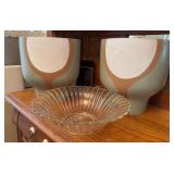 2 ceramic planters, 1 glass bowl