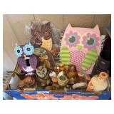 Owl figures. Salt/peppers, wall hangings