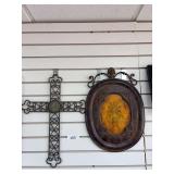2 pieces of wall decor