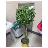 3’ topiary tree, wreath rings, flower