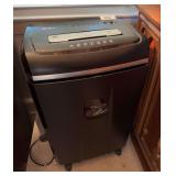 Ariva HD 1600 paper shredder