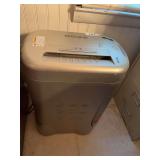 Royal paper shredder