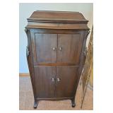 Antique Victrola Victor Talking Machine Co (Camden N.J.) Cabinet, Vinyl Collection
