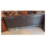 Desk with retraceable doors