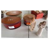 2 Woodwick candles, Yankee candle, 2 Willow Tree figures