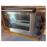 Waring toaster oven with baking dishes