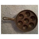 Griswold No. 32 Danish pancake / egg cast iron skillet (Pattern No. 962)