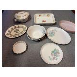 Lot of decorative serving pieces