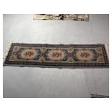 Vintage Hall Rug with Floral Pattern