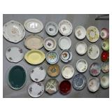 33 Decorative plates