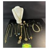 12 Decorative jewelry necklaces