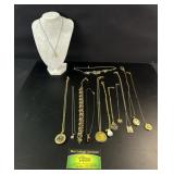 12 Decorative jewelry necklaces
