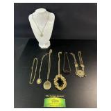 8 Decorative jewelry necklaces