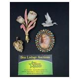 4 Decorative Brooches / Pins