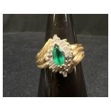 14K Gold w/ Marquise Green Stone Ring