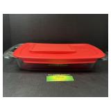 Pyrex baking dish with lid