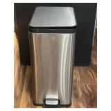 Hands free trashcan