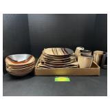 Better Homes and Gardens dish set