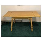 Hiding leaves Kitchen table