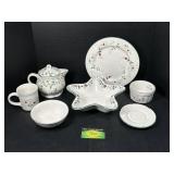 Pfaltzgraff Winter Berry China Set