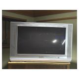 Samsung 30" TV & Akai 27" Inch TV