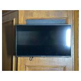 32" Scepter TV with wall mount