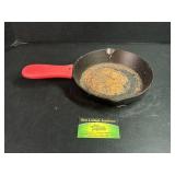 Lodge Cast Iron Skillet with Rubber Handle