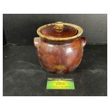 Hull Like Stoneware Pot with Lid