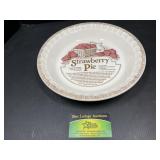 1983 Royal Harvest Goass Strawberry Pie dish