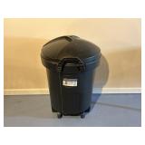 32 Gallon Plastic Garbage Can