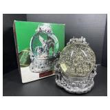Grandeur Noel Snow Globe