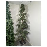 Indoor/outdoor 7ft Christmas tree