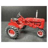 Ertl iH McCormick Farmall B