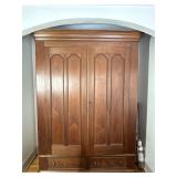 Antique Oak style Gentleman