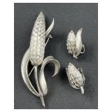 Vintage trifari wheat brooch & earrings