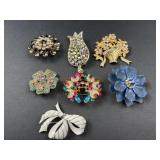 7 vintage costume jewelry brooches- Trifari,