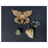 Assorted brooches