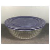 Pyrex mixing bowl with lid