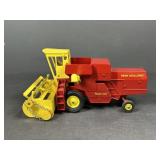 ERTL New Holland Sperry Rand Combine Die Cast