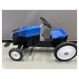 New Holland T8.435 Genesis Pedal Tractor