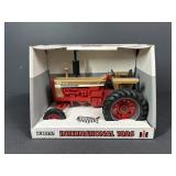 ERTL CASE International 1026 Die Cast, 1/16