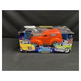 Muscle Machines 1940 Sedan Delivery 1/18 Scale