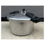 5 quart Pressure cooker