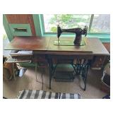 1910 Singer Model 15 Treadle Sewing Machine