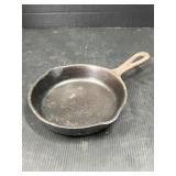 Wagnerware Cast Iron skillet 6.5 "