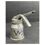 Oil pump can