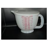 Vtg 8 cup Tupperware Measuring Cup w/lid