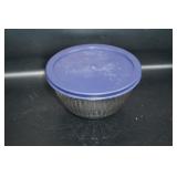 Glass Pyrex Bowl w/blue lids 3cups