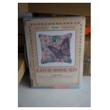 NIP Latch Hook Pillow Kit