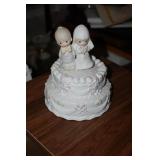 PM Bride & Groom on Wedding Cake Music Box